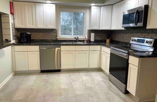Rochester House | Convenient Cozy Casa