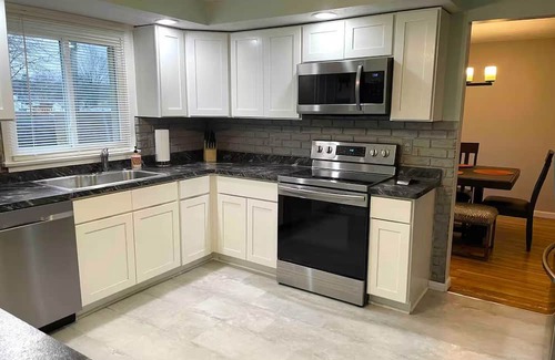 Rochester House | Convenient Cozy Casa