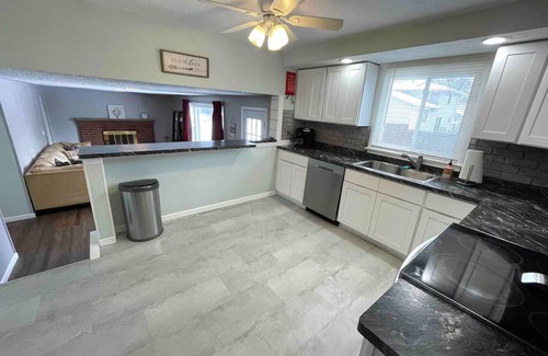 Rochester House | Convenient Cozy Casa