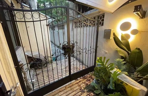 Jing'an Apartment | Shanghai 2Br flat with garden& floor heating nr line2/11 Jing an temple