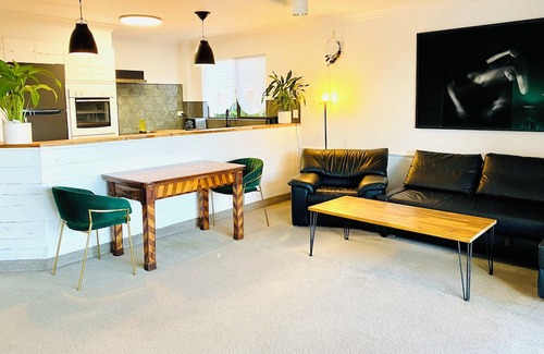 Bilambil Heights Apartment | 2br Apartment, Pool, 12 mins to GC Airport