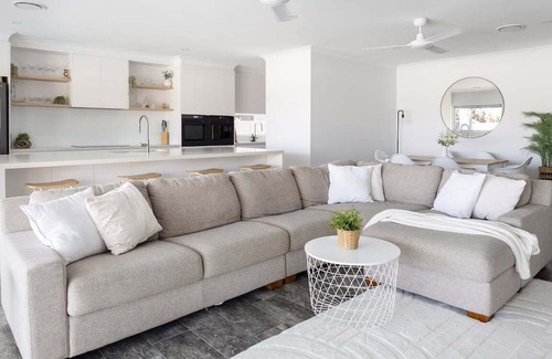 Mudjimba Resort | Surfrider Hideaway - steps to beach