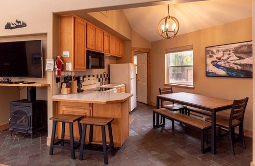 Salida Cabin | Eco-Friendly Cabin with Views of the Rocky Mountains in Colorado