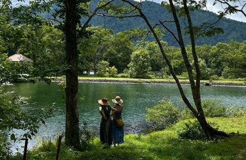 Myoko Ski Chalet | Meanwhile Woods - large garden and private chalet overlooking Mt. Myoukou, 5 min. walk to Akakura Ski Resort main gondola