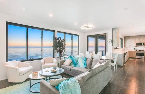 Rollingbay House | Rolling Bay Villa: Waterfront Haven in Bainbridge