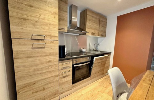 Poligny House | Pretty outbuilding near forest -Nemours