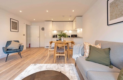 Gravesend Apartment | Fabulous 2BR Apartment at Trinity Point, Gravesend