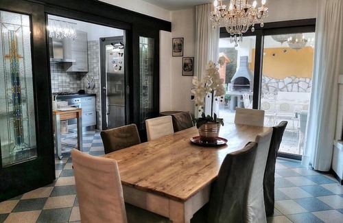 Castelbaldo Villa | Villa Bacio: An elegant and welcoming two-story villa situated at a short distance from the Adige river, with Free WI-FI.