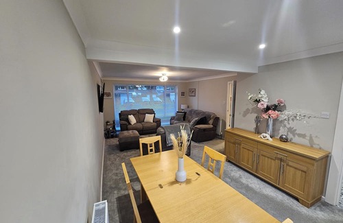 Cramlington House | Spacious Cramlington Home for families and workers