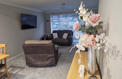 Cramlington House | Spacious Cramlington Home for families and workers