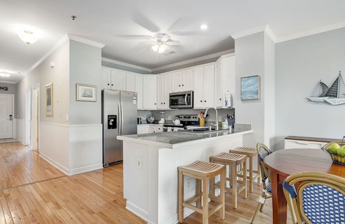 Folly Beach Condo | 2nd-floor retreat with screened porch, shared pool, WiFi, central AC & elevator