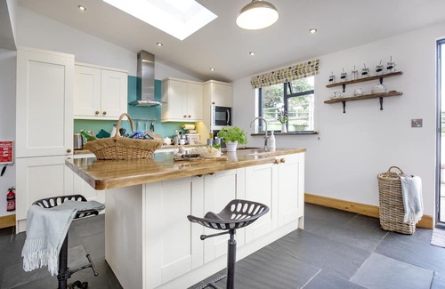 Crediton Cottage | A stylish and comfortable countryside cottage set on a charming working farm