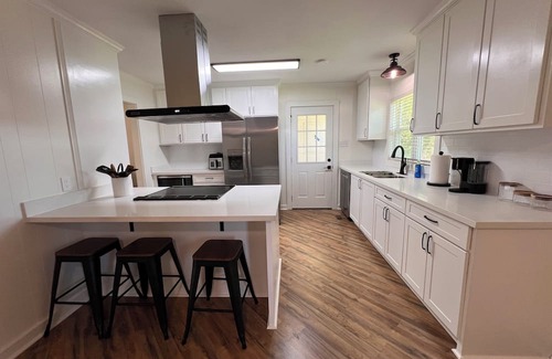 Brandon House | Welcome to South of Town in Brandon, MS — a cozy 3BR, 2BA fully furnished home.