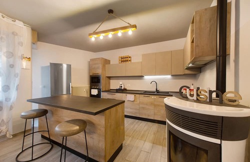 Verres Apartment | Apartment 'Residenza Tambella' with Mountain View, Balcony and Wi-Fi