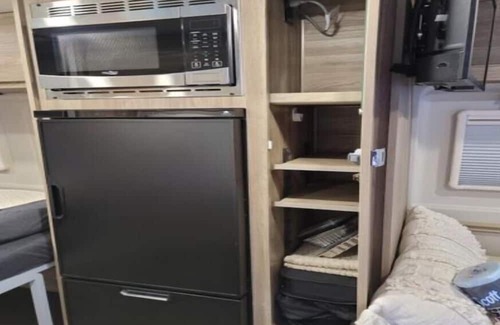 Fallbrook House | Cozy Campervan in peaceful Fallbrook sleeps 2