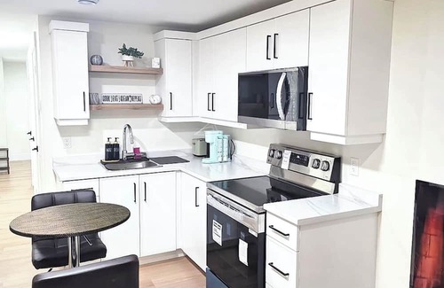 Moncton House | Kickback & relax in a cozy & stylish home in Moncton