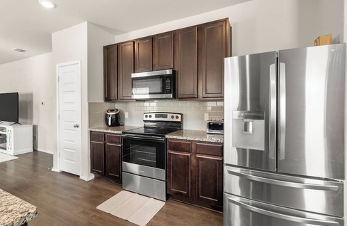 Cibolo House | Spacious 5BD Cibolo Home – Near Randolph AFB Perfect for Travel Nurses