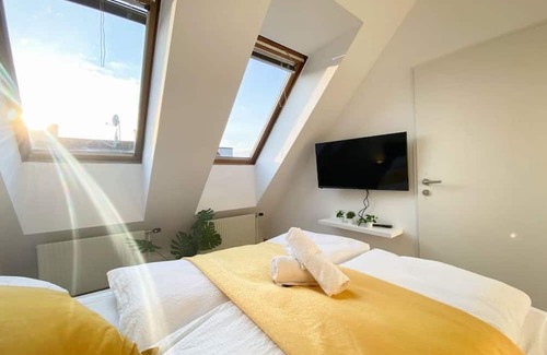 Favoriten Hotel | Stunning 12BR. Floor - Perfect for 24 People Group