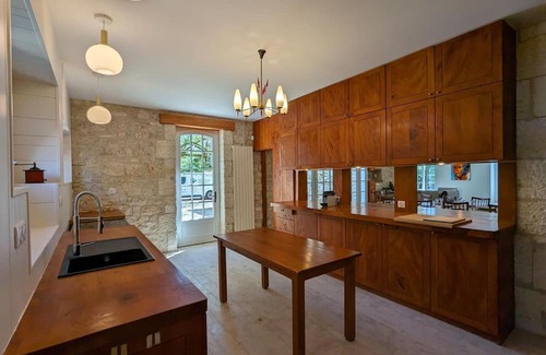 Pranzac Cottage | Large family house with heated pool, wifi and parking in Pranzac