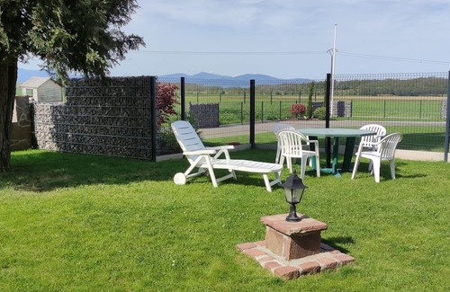 Wolfersdorf Apartment | Quiet gite in a cul-de-sac, pets welcome by prior arrangement.