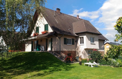 Wolfersdorf Apartment | Quiet gite in a cul-de-sac, pets welcome by prior arrangement.