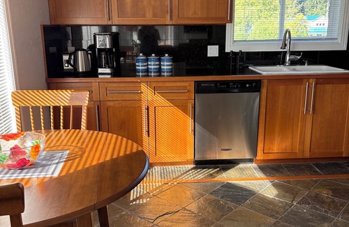 Campbell River Apartment | Ocean front guest suite in Campbell River.