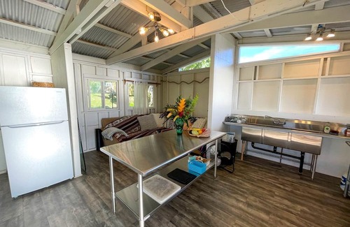 Kealakekua Cabin | Cute Cabin for Two Surrounded by Nature for a Peaceful Getaway in Kealakekua, Hawaii