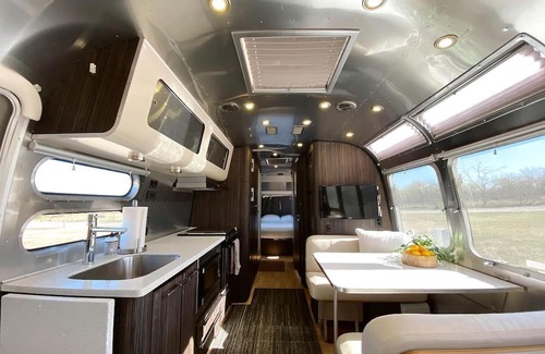 Ennis House | Outstanding Airstream Close to Stunning Hiking Trails in Bristol, Texas