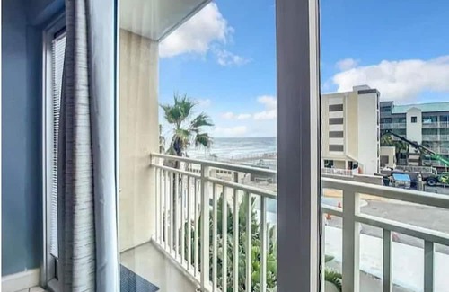 Rogers Seabreeze Apartment | Charming apartment in serene Daytona Beach with AC
