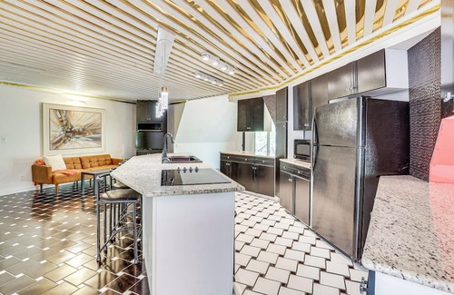 Dover House | Walk to School House Winery: Home w/Deck!