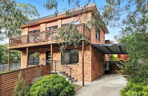 Geilston Bay Apartment | Tranquil Bush Outlook Near City