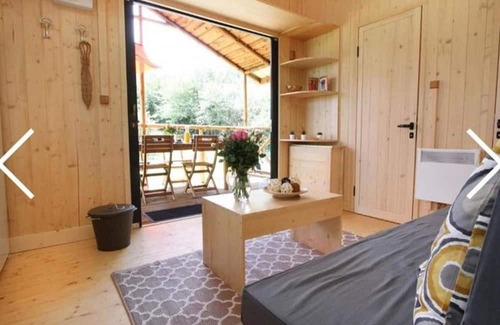 Moncrabeau Ski Chalet | Stilt chalet with terrace for 4 people