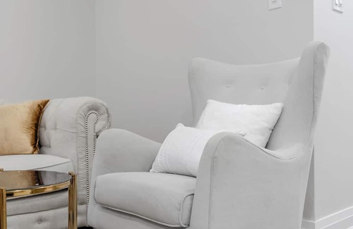 Vaughan House | Vaughan cozy room near Wonderland with office workspace with internet