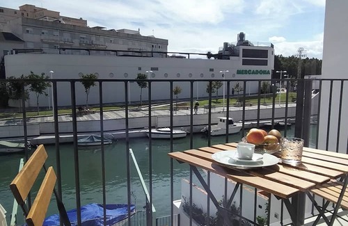 Grao de Gandia House | Casa con embarcadero, ideal para familias.