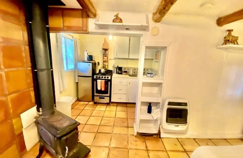 San Cristobal House | Studio-Style Log Cabin near Carson National Forest, New Mexico