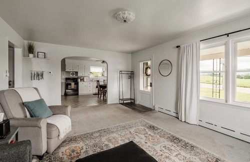 Goodville House | Cottage On Main | Playground + Fire Pit!