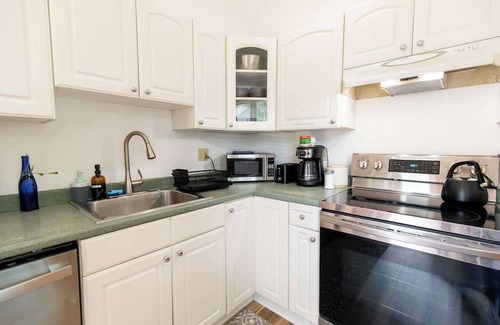 St. Albans Historic District House | Entire 1 Bdrm house, 5 mins from NWMC and DwnTwn