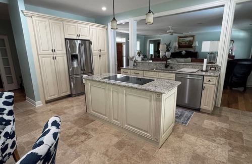 Paris House | Peaceful Home Private Pool Conveniently located!