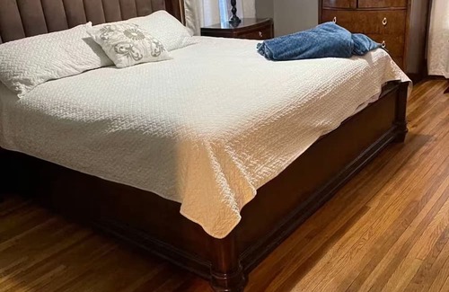 Niagara Falls Hotel | Beautiful and Spacious Single Family Home