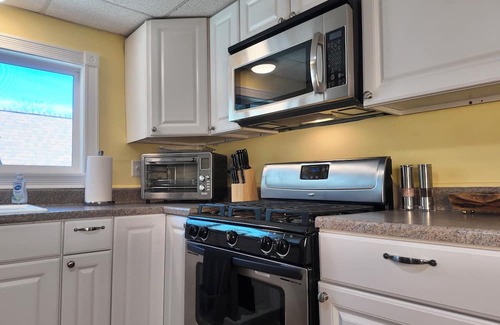 Concord Apartment | Clean Central Spacious Top Unit w/Laundry