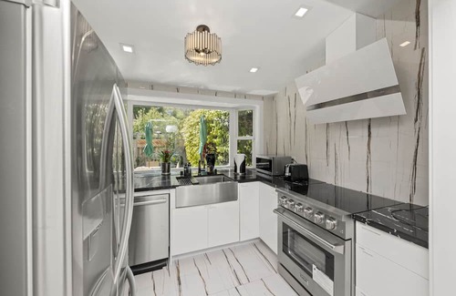 Allied Arts House | 2BR Home in Menlo Park Near Stanford University!