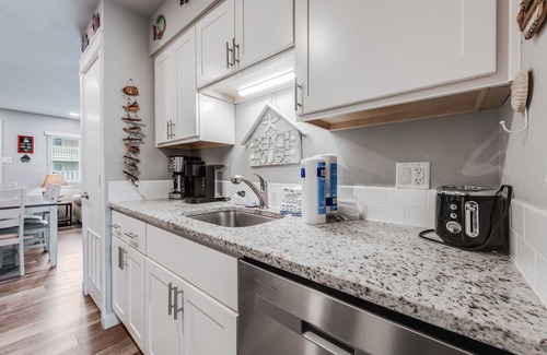 Port Aransas Condo | Roomy 1 BDRM Large Pool w/a Private Courtyard and a 5 Min Walk to the Beach