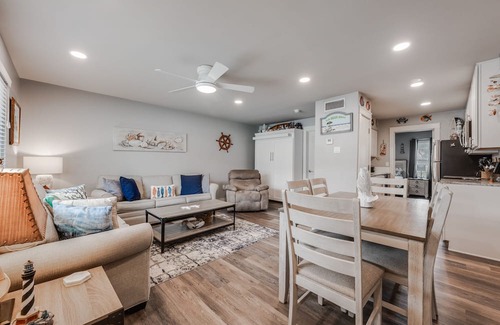 Port Aransas Condo | Roomy 1 BDRM Large Pool w/a Private Courtyard and a 5 Min Walk to the Beach