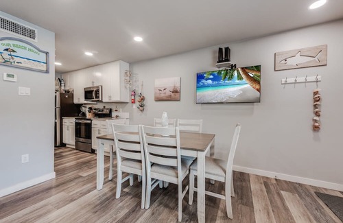 Port Aransas Condo | Roomy 1 BDRM Large Pool w/a Private Courtyard and a 5 Min Walk to the Beach