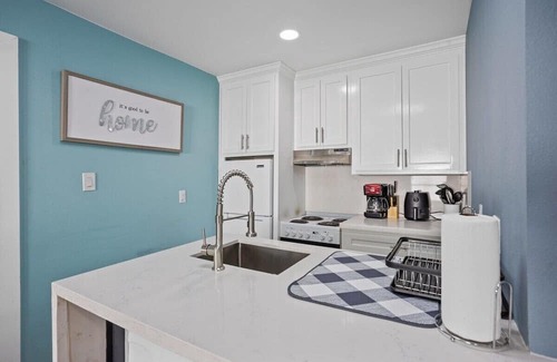 South Central Houston Apartment | 2BD Unique HTX: Fast Wi-Fi, Free Parking, Full Gym