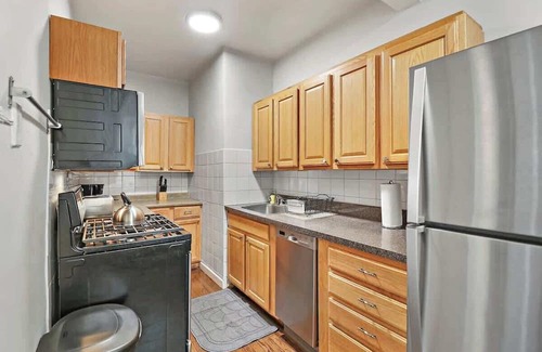 Ravenswood Apartment | Elegant & Stylishly 1BR Fully Furnished Apt