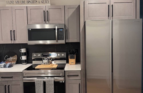 Downtown Baltimore House | Spacious 3BR, 3.5BA Home with Ensuite Bathrooms & Modern Comforts
