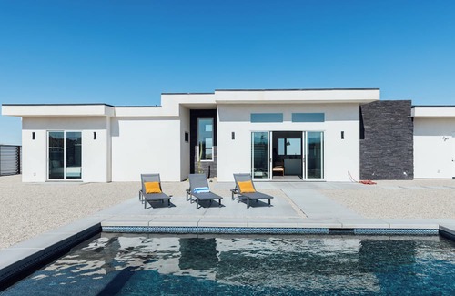 Joshua Tree House | Escape to Bonair — A Stylist Desert Oasis in Joshua Tree with Pool & Spa