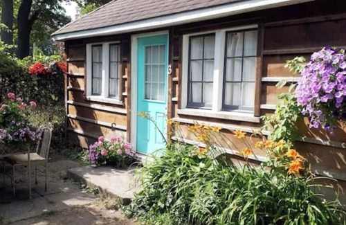 Grand Bend Cabin | Cozy Cabin #3 one block to beach