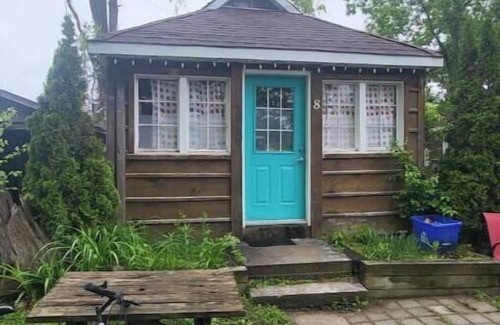 Grand Bend Cabin | Cozy Cabin #7, one block to beach